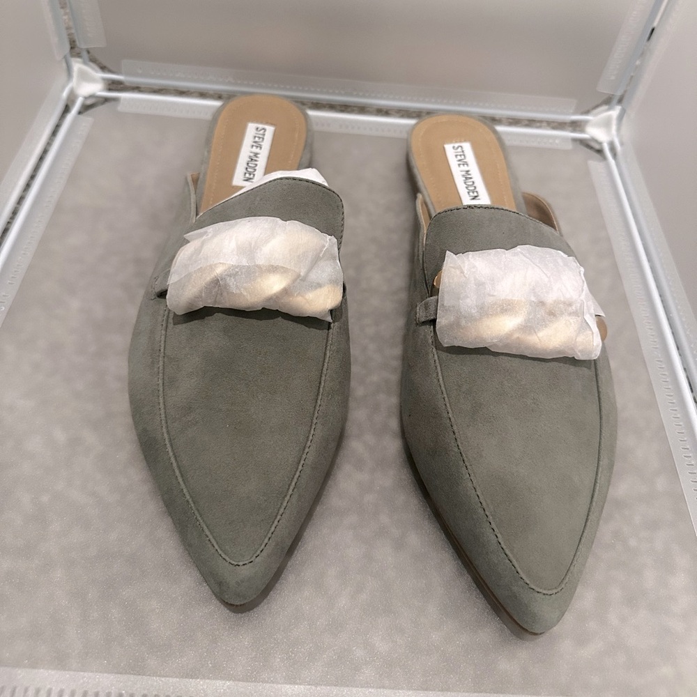 NEW - Steve Madden - Green Flats
